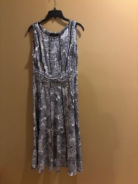 ⭐️⭐️Perceptions Black and White Paisley Dress